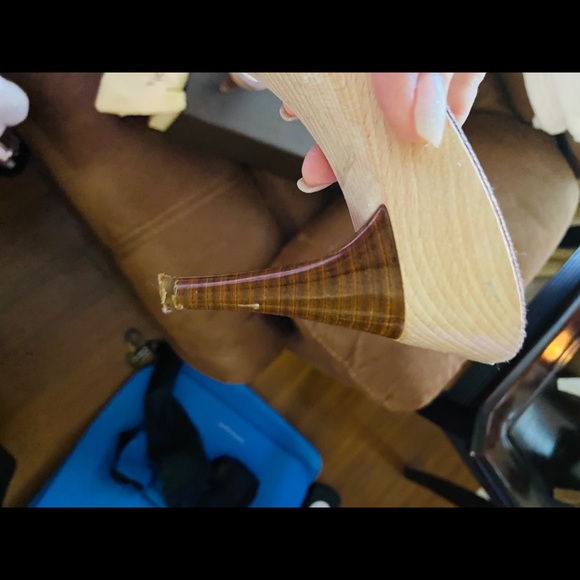 Authentic ! LV tan & brown leather heels🤩 - Picture 4 of 6